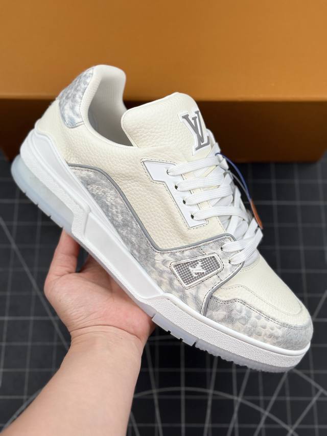 Lv-路易-威登trainer 2024走秀最新款原版1：1开发复刻！！上脚非常舒适 做工精细鞋面由意大利进口小牛皮拼接，侧边饰有品牌logo标志，进口网布垫脚