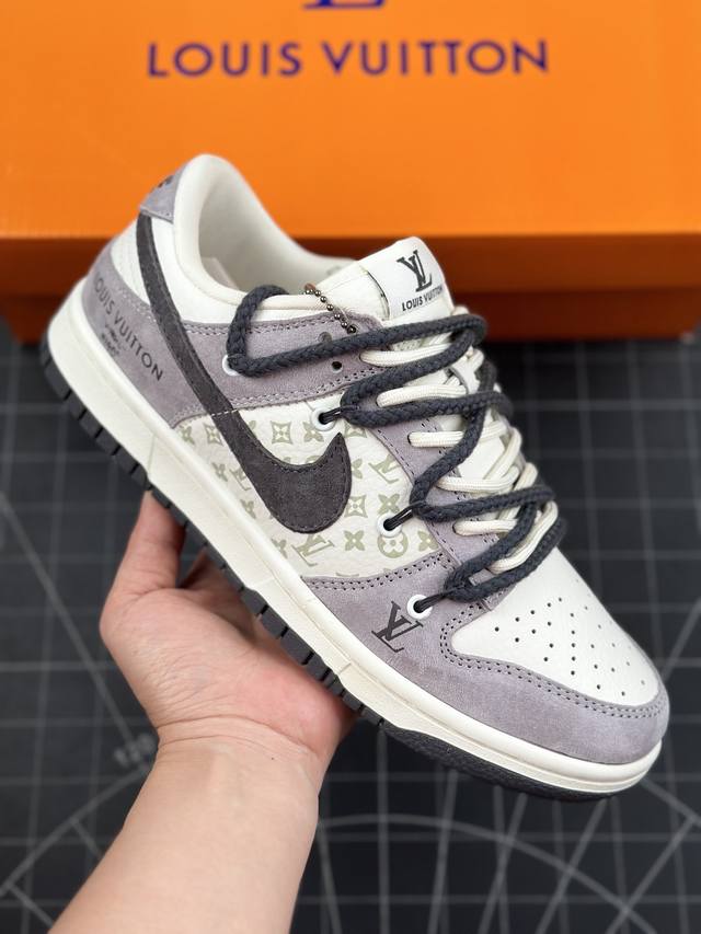 公司级 Nike Sb Dunk Low“Lv联名 米灰黑印花” 周年高端定制 低帮休闲板鞋 定制鞋盒 大厂纯原品质出货 超高清洁度 皮料切割干净无任何毛边 细