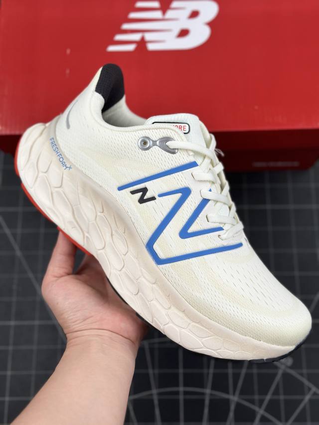 公司级新百伦new Balance Nb 舒适跑鞋 凭借fresh Foam More，New Balance将其标志性的性能技术应用到 缓冲的中底中。该系列的