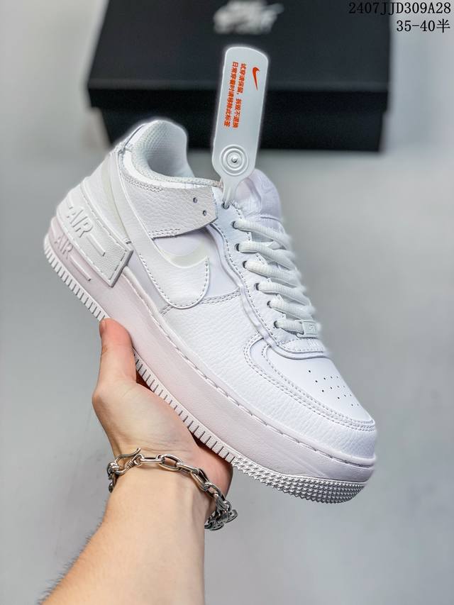 nike Air Force 1 Shadow 耐克 空军一号 低帮 粉绿白马卡龙 鞋款以air Force 1经典版型为蓝本打造，以趣味十足的解构风格焕新演绎