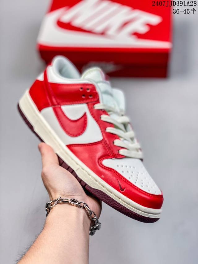 公司带半码 耐克nike Sb Dunk Low 扣篮系列复古低帮休闲运动滑板板鞋。采用脚感柔软舒适zoomair气垫，有效吸收滑板等极限运动在落地时带来的冲击