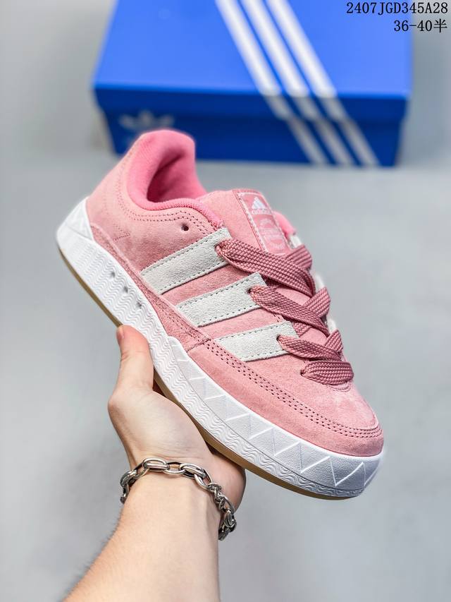 真标带半码 阿迪达斯 鲨鱼面包鞋 新联名开启,日本知名球鞋店铺atmos X Adidas Adimatic Low马蒂奇系列低帮复古鲨鱼面包休闲运动休闲滑板板