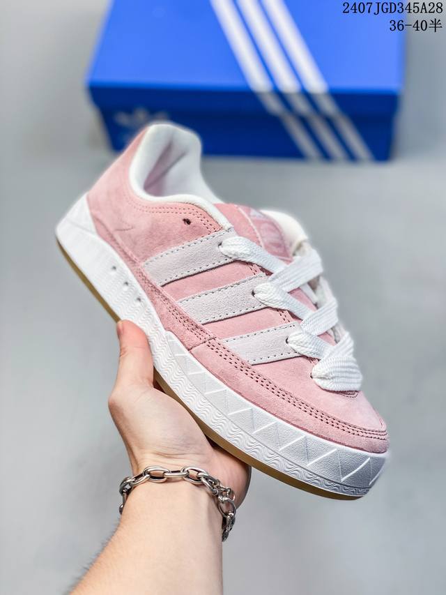 真标带半码 阿迪达斯 鲨鱼面包鞋 新联名开启,日本知名球鞋店铺atmos X Adidas Adimatic Low马蒂奇系列低帮复古鲨鱼面包休闲运动休闲滑板板