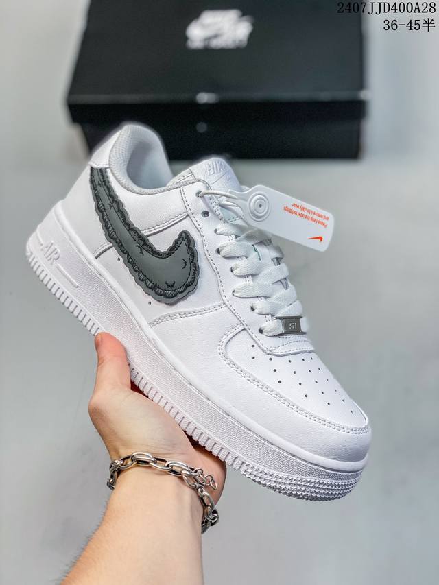 耐克nike Air Force 1 Low 空军一号低帮百搭休闲运动板鞋。柔软、弹性十足的缓震性能和出色的中底设计，横跨复古与现代的外型结合，造就出风靡全球三