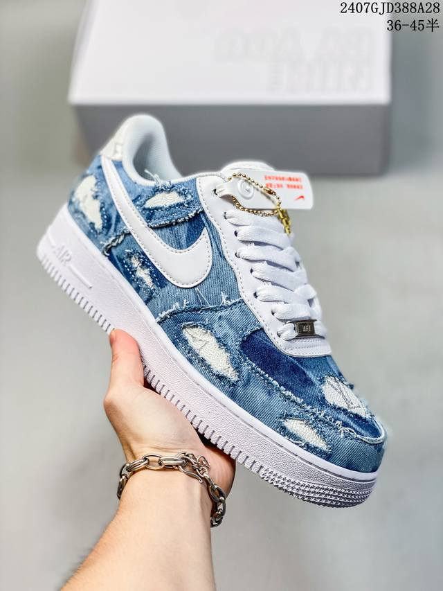 真标带半码 耐克nike Air Force 1 Low 空军一号 Af1 低帮百搭厚底增高休闲运动板鞋。柔软、弹性十足的缓震性能和出色的中底设计，横跨复古与现