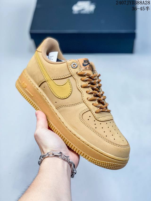 真标带半码 耐克nike Air Force 1 Low 空军一号 Af1 低帮百搭厚底增高休闲运动板鞋。柔软、弹性十足的缓震性能和出色的中底设计，横跨复古与现