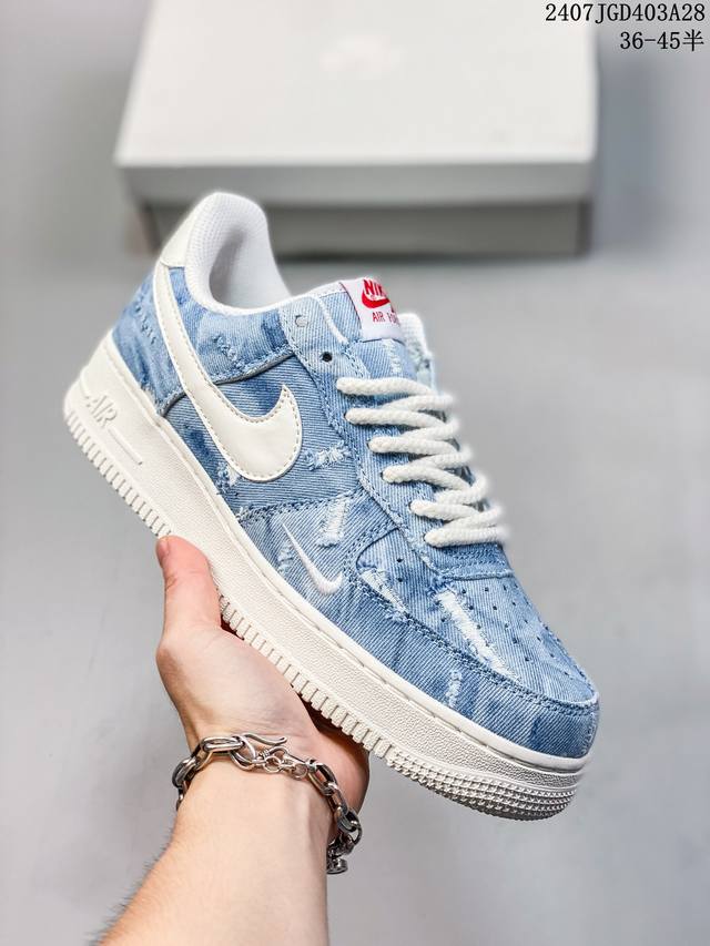 真标带半码 耐克nike Air Force 1 Low 空军一号 Af1 低帮百搭厚底增高休闲运动板鞋。柔软、弹性十足的缓震性能和出色的中底设计，横跨复古与现