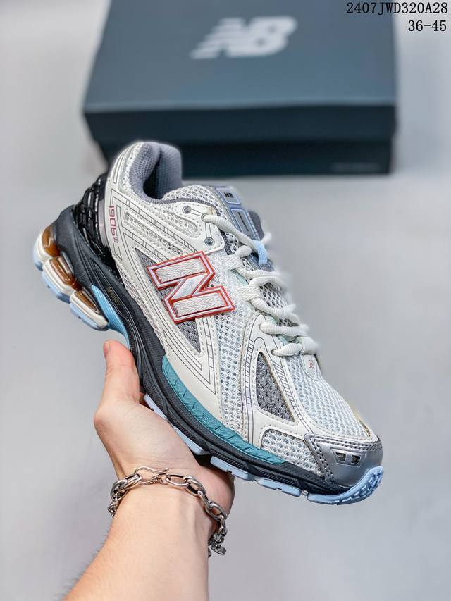 公司级 新百伦 New Balance M 6系列 复古运动鞋单品宝藏老爹鞋款。作为nb最经典的档案鞋型之一，与2002一样， 6有着nb最成熟的技术加持和复古