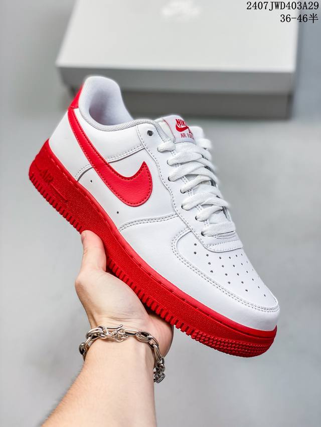 耐克nike Air Force 1 Low 空军一号 Af1 低帮百搭厚底增高休闲运动板鞋。柔软、弹性十足的缓震性能和出色的中底设计，横跨复古与现代的外型结合