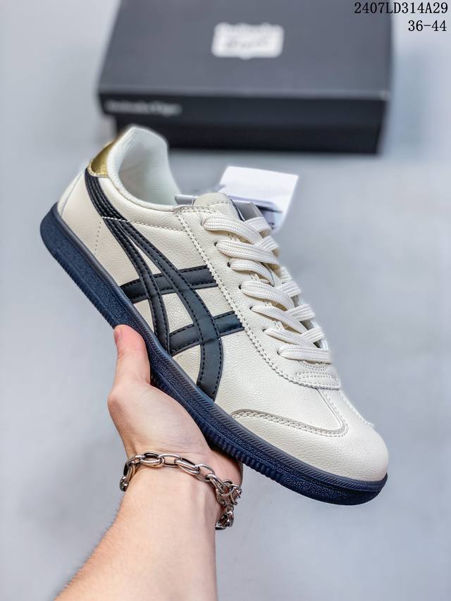 公司级亚瑟士 Onitsuka Tiger Tokuten 复古低帮休闲跑鞋 实拍首发 鞋跟 鞋舌处印有鬼塚虎特有的品牌logo标志 提升品牌的认知度 柔软内里