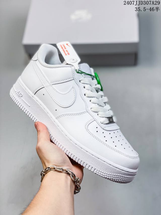 耐克nike Air Force 1 Low 空军一号 Af1 低帮百搭厚底增高休闲运动板鞋。柔软、弹性十足的缓震性能和出色的中底设计，横跨复古与现代的外型结合