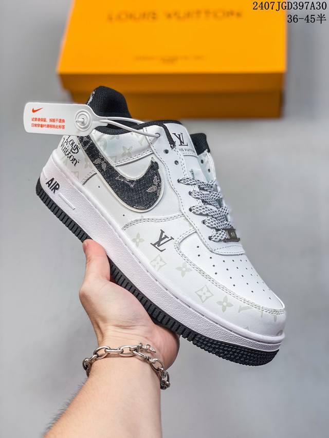 公司级带半码 耐克nike Air Force 1 Low 空军一号 Af1 低帮百搭厚底增高休闲运动板鞋。柔软、弹性十足的缓震性能和出色的中底设计，横跨复古与