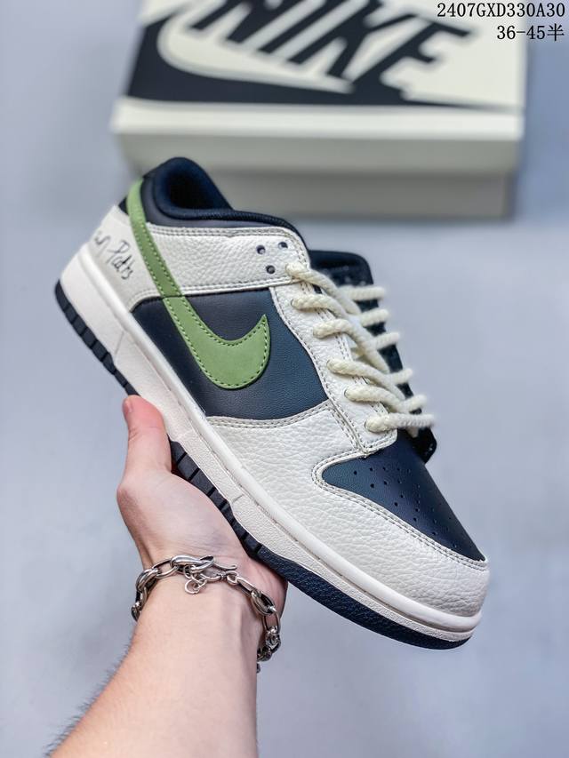 公司带半码 耐克nike Sb Dunk Low 扣篮系列复古低帮休闲运动滑板板鞋。采用脚感柔软舒适zoomair气垫，有效吸收滑板等极限运动在落地时带来的冲击