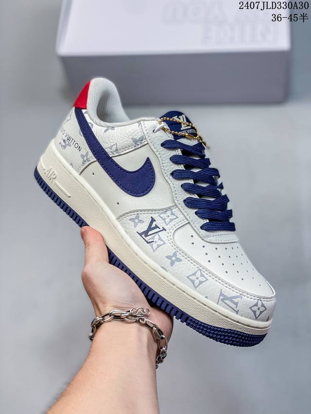 公司级带半码 耐克nike Air Force 1 Low 空军一号 Af1 低帮百搭厚底增高休闲运动板鞋。柔软、弹性十足的缓震性能和出色的中底设计，横跨复古与