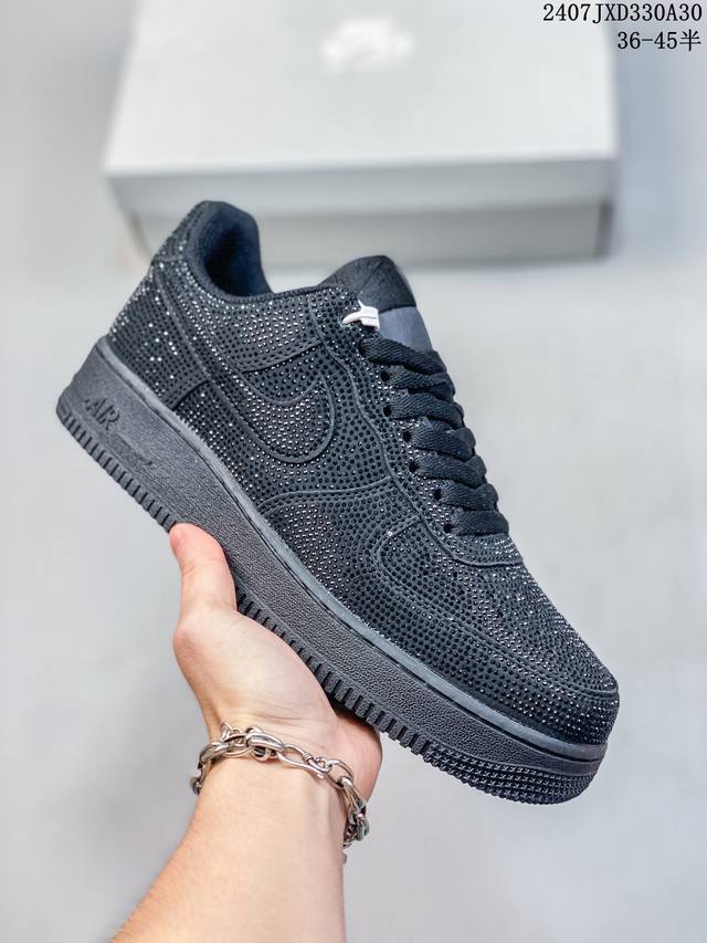 公司级带半码 耐克nike Air Force 1 Low 空军一号 Af1 低帮百搭厚底增高休闲运动板鞋。柔软、弹性十足的缓震性能和出色的中底设计，横跨复古与