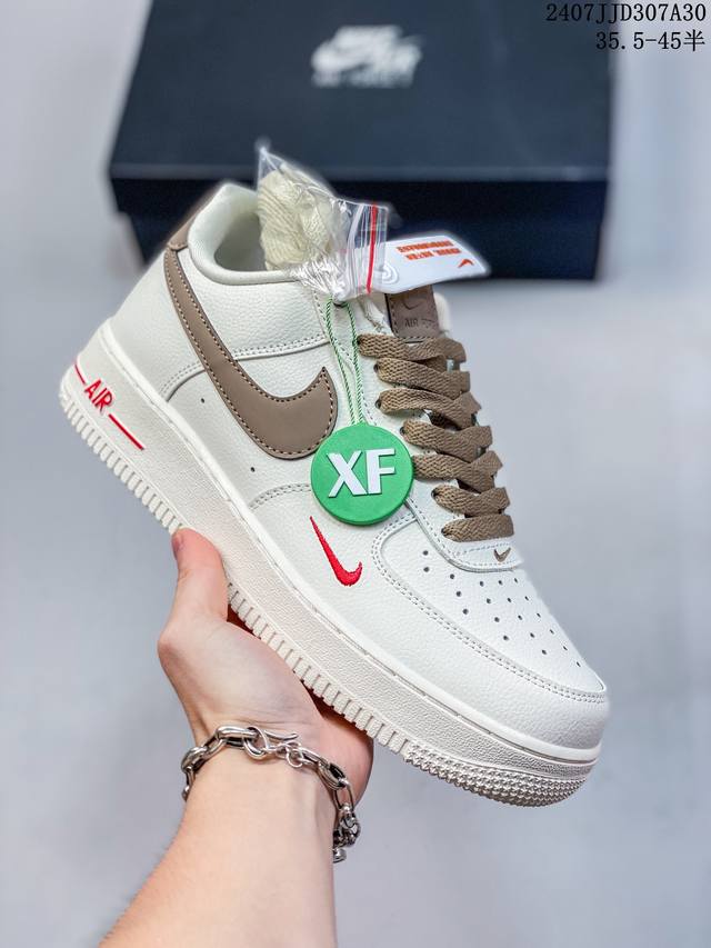 耐克nike Air Force 1 Low 空军一号 Af1 低帮百搭厚底增高休闲运动板鞋。柔软、弹性十足的缓震性能和出色的中底设计，横跨复古与现代的外型结合