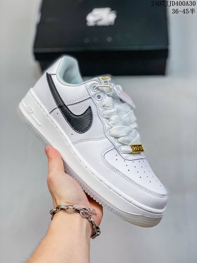 公司级带半码 耐克nike Air Force 1 Low 空军一号 Af1 低帮百搭厚底增高休闲运动板鞋。柔软、弹性十足的缓震性能和出色的中底设计，横跨复古与