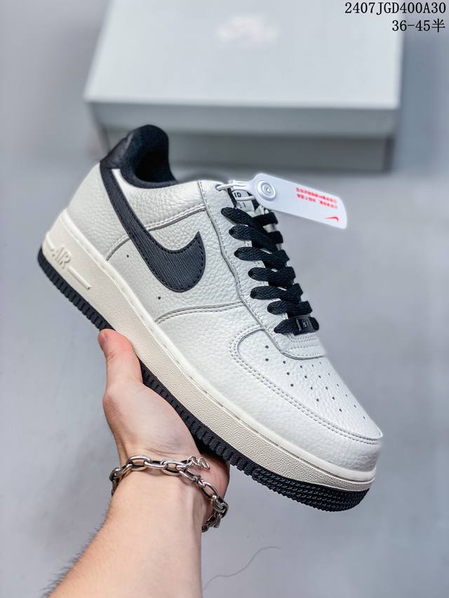 公司级带半码 耐克nike Air Force 1 Low 空军一号 Af1 低帮百搭厚底增高休闲运动板鞋。柔软、弹性十足的缓震性能和出色的中底设计，横跨复古与