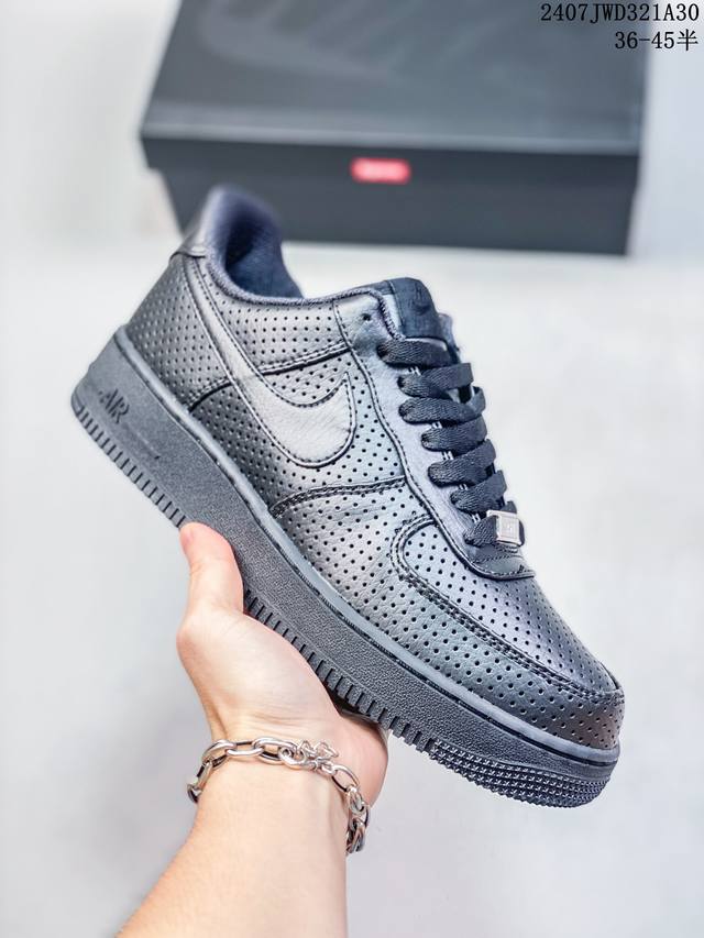 公司级带半码 耐克nike Air Force 1 Low 空军一号 Af1 低帮百搭厚底增高休闲运动板鞋。柔软、弹性十足的缓震性能和出色的中底设计，横跨复古与