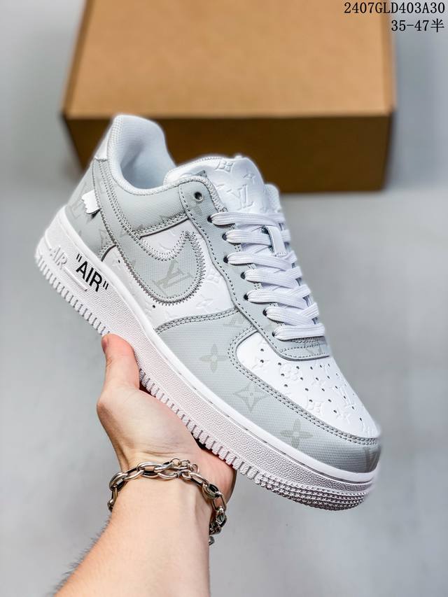 公司级带半码 耐克nike Air Force 1 Low 空军一号 Af1 低帮百搭厚底增高休闲运动板鞋。柔软、弹性十足的缓震性能和出色的中底设计，横跨复古与