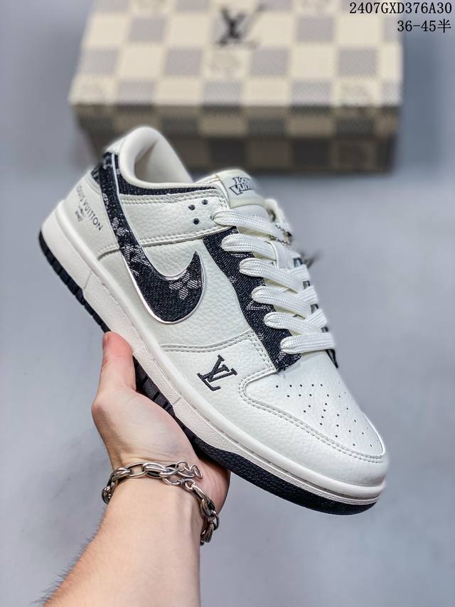 公司带半码 耐克nike Sb Dunk Low 扣篮系列复古低帮休闲运动滑板板鞋。采用脚感柔软舒适zoomair气垫，有效吸收滑板等极限运动在落地时带来的冲击