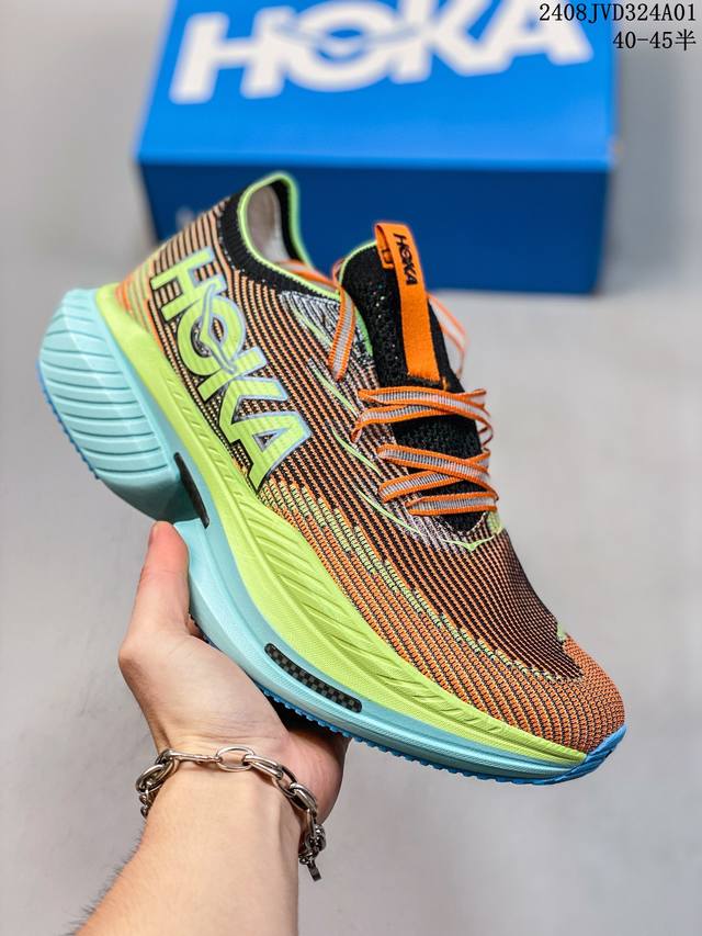 公司级hoka 霍卡 Hoka Cielo X1 竞速跑鞋 外观整合hoka 顶尖碳板技术、中底泡棉科技和几何学，设计符合自然步态的不对称鞋面和鞋底结构，专为精