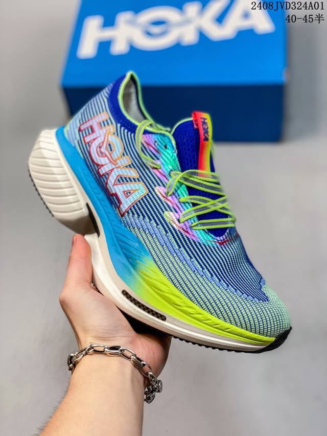 公司级hoka 霍卡 Hoka Cielo X1 竞速跑鞋 外观整合hoka 顶尖碳板技术、中底泡棉科技和几何学，设计符合自然步态的不对称鞋面和鞋底结构，专为精