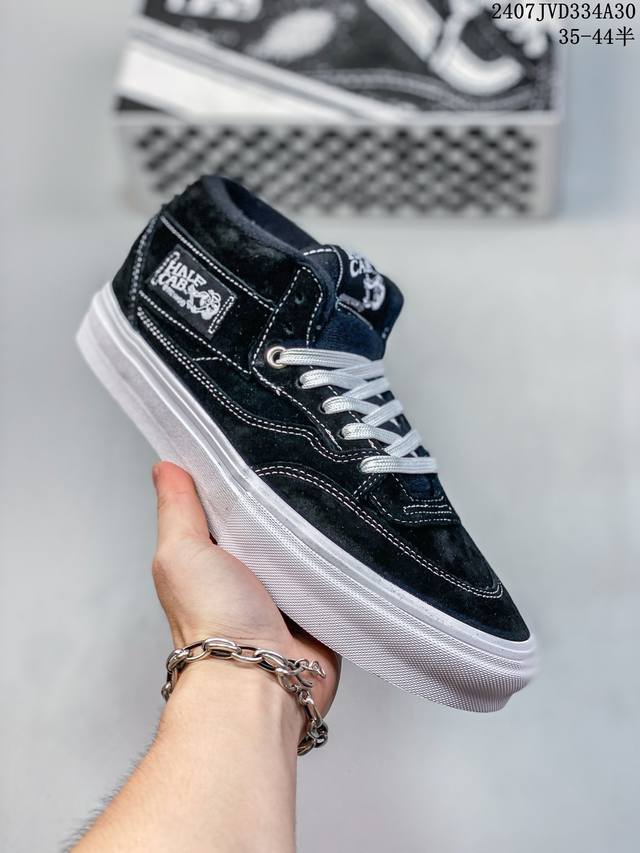 vans Half Cab Pro 黑白 安纳海姆系列复古专业滑板鞋 货号：Vn0A38Cpb8C 尺码：36 36.5 37 38 38.5 39 40 40