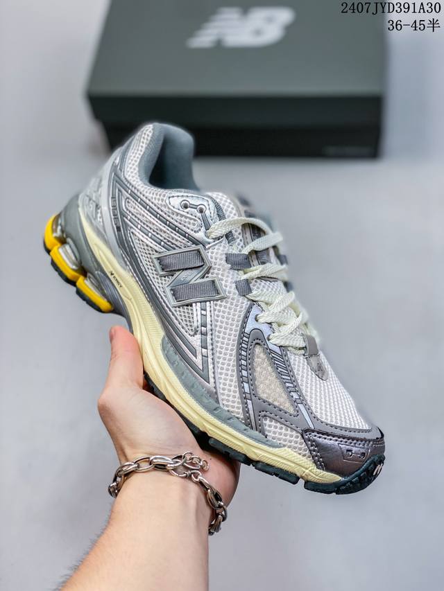 new Balance Nb 6R 6R耐磨百搭耐磨透气低帮跑步鞋 整双鞋子穿起来比较轻盈，网格鞋面透气性非常在线， 6R鞋子后掌使用abzorb专利吸震材质，