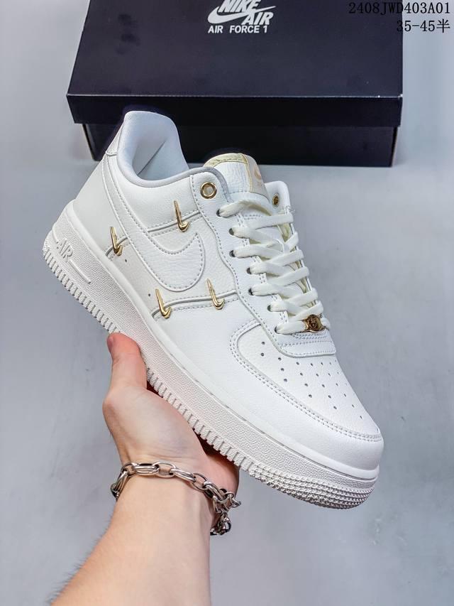 公司级带半码 耐克nike Air Force 1 Low 空军一号 Af1 低帮百搭厚底增高休闲运动板鞋。柔软、弹性十足的缓震性能和出色的中底设计，横跨复古与