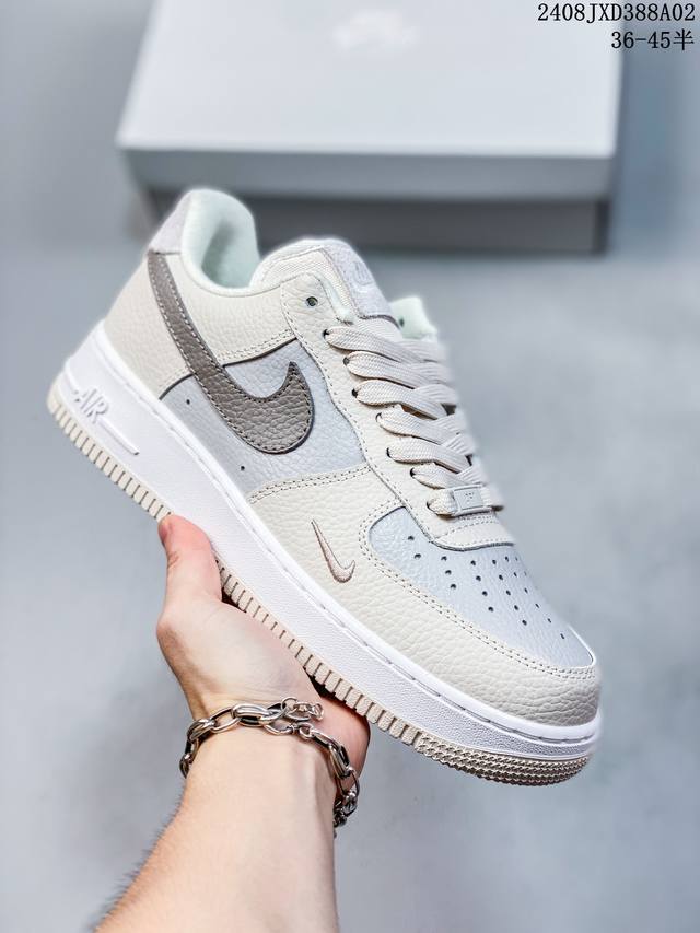 公司级带半码 耐克nike Air Force 1 Low 空军一号 Af1 低帮百搭厚底增高休闲运动板鞋。柔软、弹性十足的缓震性能和出色的中底设计，横跨复古与