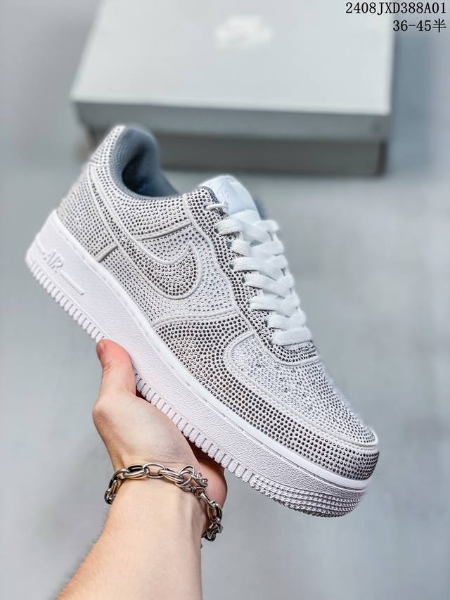 公司级带半码 耐克nike Air Force 1 Low 空军一号 Af1 低帮百搭厚底增高休闲运动板鞋。柔软、弹性十足的缓震性能和出色的中底设计，横跨复古与