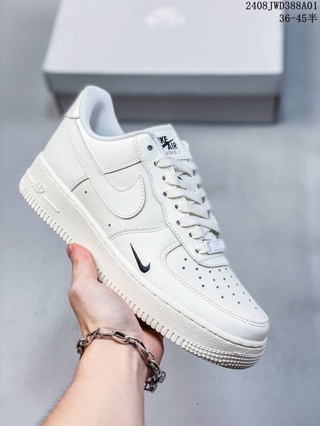 公司级带半码 耐克nike Air Force 1 Low 空军一号 Af1 低帮百搭厚底增高休闲运动板鞋。柔软、弹性十足的缓震性能和出色的中底设计，横跨复古与