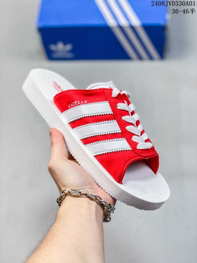 adidas阿迪达斯三叶草夏季女鞋gazelle Beach运动鞋拖鞋 三叶草整新活儿！拖鞋版 Gazelle 来了！此次并没有采用之前传统的发泡式拖鞋，而是将