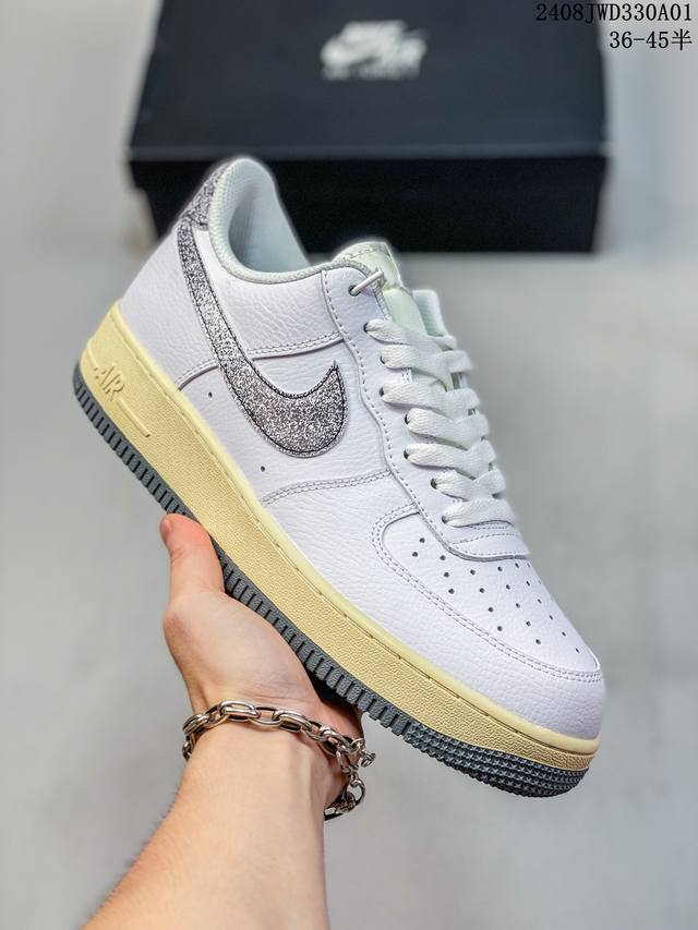 公司级带半码 耐克nike Air Force 1 Low 空军一号 Af1 低帮百搭厚底增高休闲运动板鞋。柔软、弹性十足的缓震性能和出色的中底设计，横跨复古与