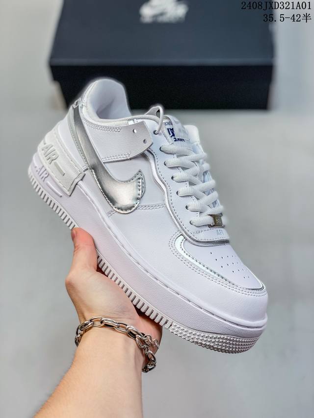 nike Air Force 1 Shadow 耐克 空军一号 低帮 粉绿白马卡龙 鞋款以air Force 1经典版型为蓝本打造，以趣味十足的解构风格焕新演绎