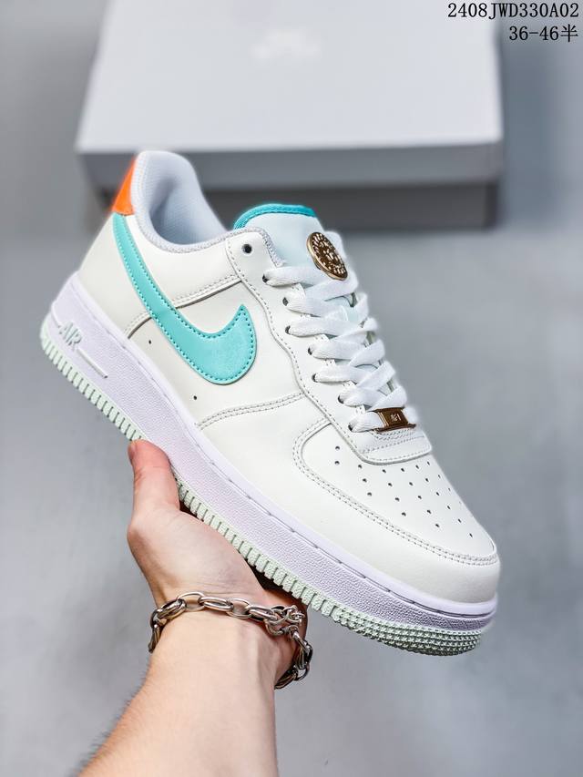 公司级带半码 耐克nike Air Force 1 Low 空军一号 Af1 低帮百搭厚底增高休闲运动板鞋。柔软、弹性十足的缓震性能和出色的中底设计，横跨复古与