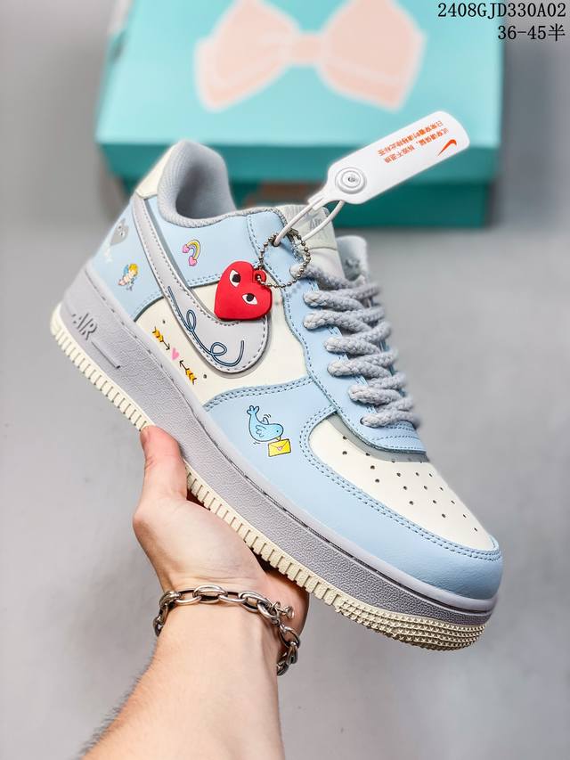 公司级带半码 耐克nike Air Force 1 Low 空军一号 Af1 低帮百搭厚底增高休闲运动板鞋。柔软、弹性十足的缓震性能和出色的中底设计，横跨复古与