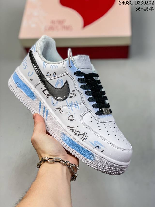 公司级带半码 耐克nike Air Force 1 Low 空军一号 Af1 低帮百搭厚底增高休闲运动板鞋。柔软、弹性十足的缓震性能和出色的中底设计，横跨复古与