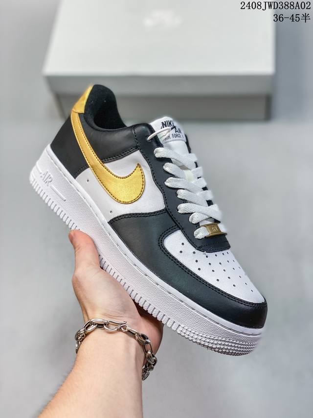 真标带半码 耐克nike Air Force 1 Low 空军一号 Af1 低帮百搭厚底增高休闲运动板鞋。柔软、弹性十足的缓震性能和出色的中底设计，横跨复古与现