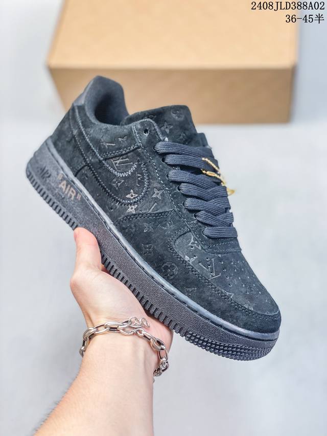 真标带半码 耐克nike Air Force 1 Low 空军一号 Af1 低帮百搭厚底增高休闲运动板鞋。柔软、弹性十足的缓震性能和出色的中底设计，横跨复古与现