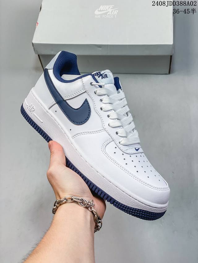 真标带半码 耐克nike Air Force 1 Low 空军一号 Af1 低帮百搭厚底增高休闲运动板鞋。柔软、弹性十足的缓震性能和出色的中底设计，横跨复古与现