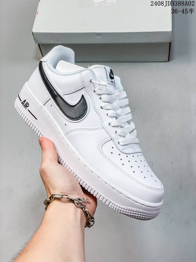 真标带半码 耐克nike Air Force 1 Low 空军一号 Af1 低帮百搭厚底增高休闲运动板鞋。柔软、弹性十足的缓震性能和出色的中底设计，横跨复古与现