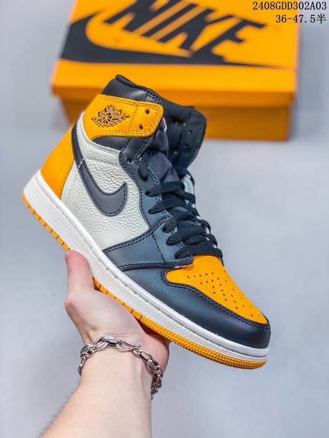 耐克 Nike Air Jordan 1 Retro High Og 乔丹一代篮球鞋复刻运动鞋 皮面高帮板鞋的设计灵感源自运动夹克，带你重温入选球队时刻。采用经