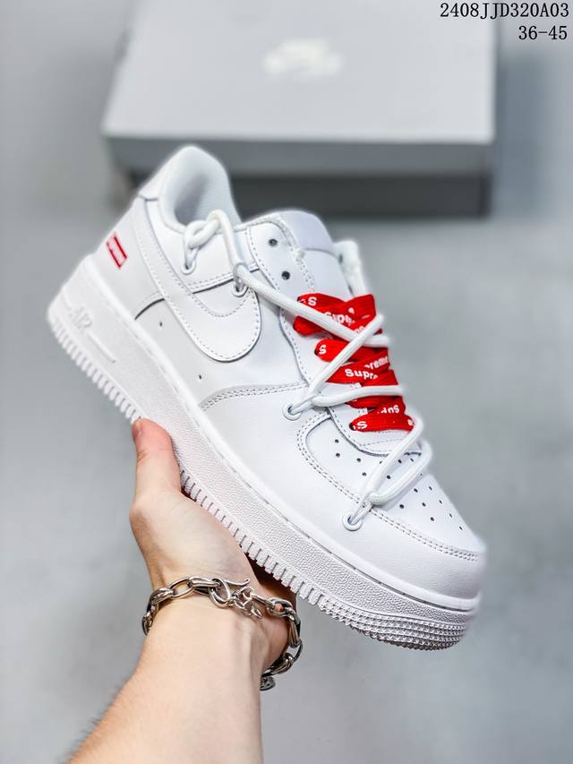 耐克 Nike Air Force 1 '07 空军一号 Af1 解构绑带 双鞋带 男女子运动鞋复古篮球鞋。巧妙结合复古美学和新潮魅力，旨在致敬 40 年来风靡