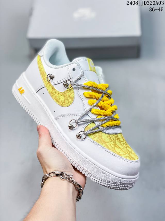 耐克 Nike Air Force 1 '07 空军一号 Af1 解构绑带 双鞋带 男女子运动鞋复古篮球鞋。巧妙结合复古美学和新潮魅力，旨在致敬 40 年来风靡