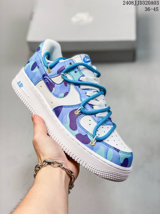 耐克 Nike Air Force 1 '07 空军一号 Af1 解构绑带 双鞋带 男女子运动鞋复古篮球鞋。巧妙结合复古美学和新潮魅力，旨在致敬 40 年来风靡