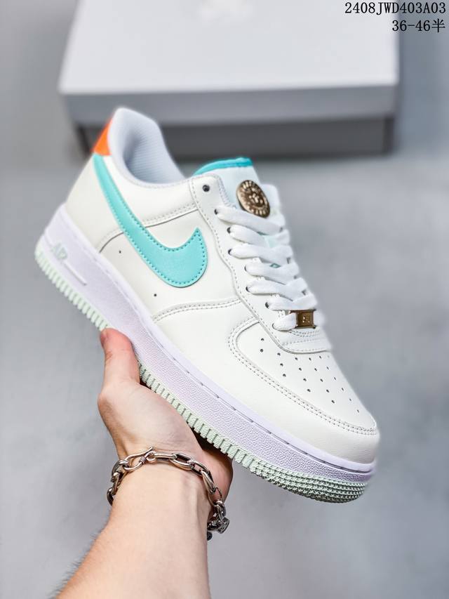 公司级带半码 耐克nike Air Force 1 Low 空军一号 Af1 低帮百搭厚底增高休闲运动板鞋。柔软、弹性十足的缓震性能和出色的中底设计，横跨复古与