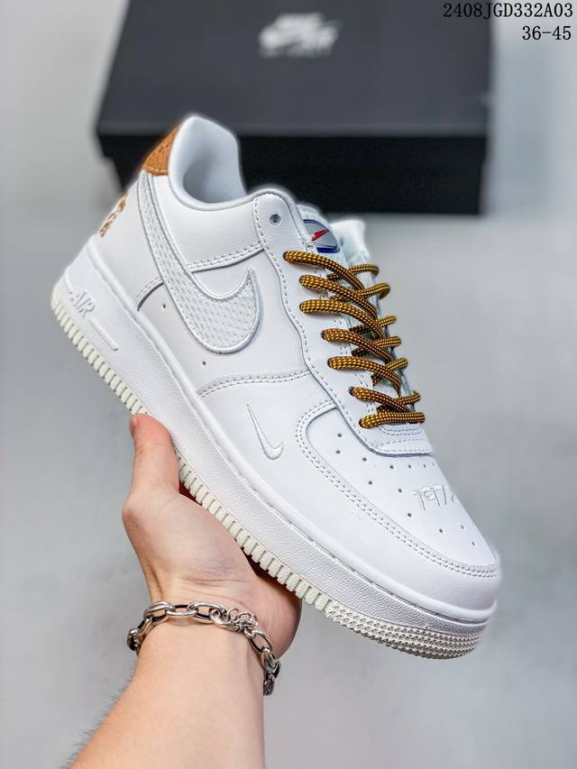 公司级带半码 耐克nike Air Force 1 Low 空军一号 Af1 低帮百搭厚底增高休闲运动板鞋。柔软、弹性十足的缓震性能和出色的中底设计，横跨复古与