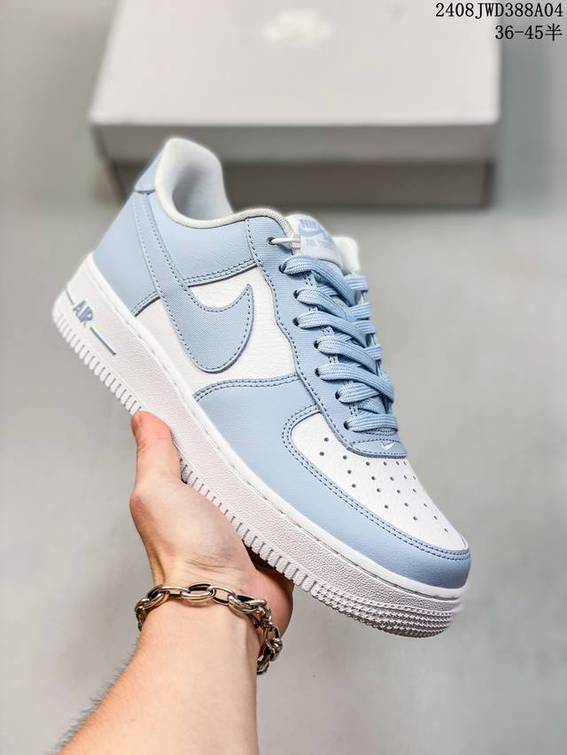 公司级带半码 耐克nike Air Force 1 Low 空军一号 Af1 低帮百搭厚底增高休闲运动板鞋。柔软、弹性十足的缓震性能和出色的中底设计，横跨复古与